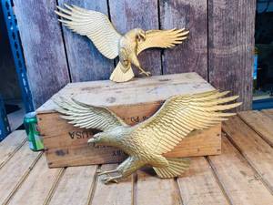 lot 32 image: 2 Sexton Metal Eagle Wall Hangers