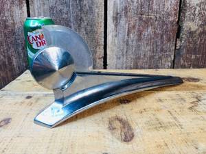 lot 59 image: Vintage 1949 Ford Lucite - Chrome Hood Ornament