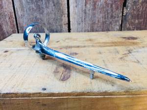 lot 63 image: Vintage GunPeep Sight Car Fender Ornament
