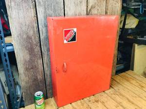 lot 64 image: Vintage BOWES Automotive Products Storage Cabinet