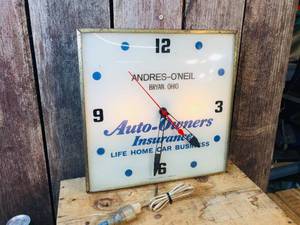 lot 66 image: Vintage PAM Clock Auto Owners Insurance Light Up Company Clock