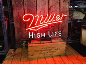 lot 120 image: Vintage Miller High Life Neon Sign - Works