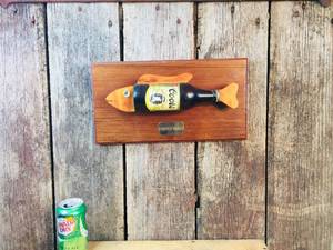 lot 121 image: Vintage Coors - Bottle Bass - Mount
