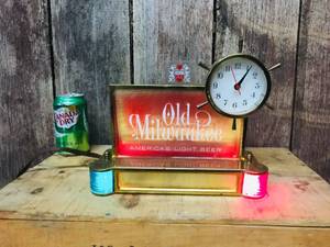 lot 124 image: Vintage 1962 Old Milwaukee Lighted Nautical Clock