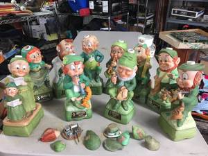 lot 129 image: 10 Vintage 1970s Hoffman Musical Whisky Decanters