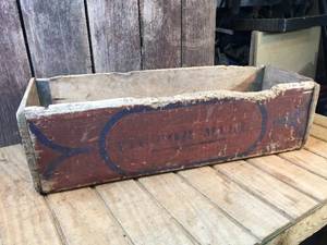 lot 148 image: Antique Victor Mill Wooden Shipping Crate