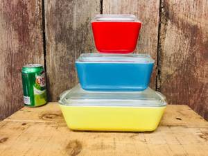 lot 156 image: Classic Pyrex Refrigerator Dishes