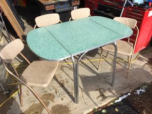 lot 159 image: Classic Vintage Formica Drop Leaf Table with 4 Chairs