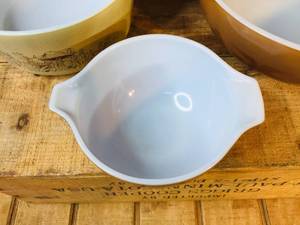 lot 164 image: 3 Pyrex Bowls
