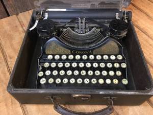 lot 173 image: Antique Corona Suitcase Typewriter