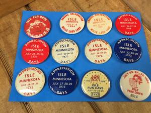lot 207 image: 12 ISLE Mn Pinback Buttons 60s-80s