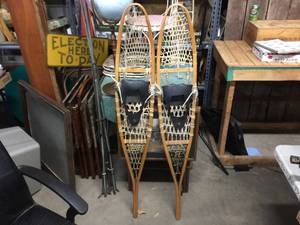 lot 227 image: Vintage Snowshoes 10 x 50