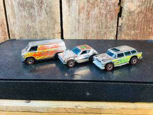 lot 243 image: 3 Hot Wheels Redlines - Super Van - Gremlin Grinder - Alive 55
