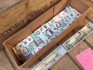 lot 245 image: Vintage Chinese Mahjong Tile Set