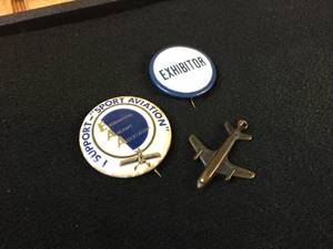 lot 252 image: Vintage Aviation Pinback & Plane Charm