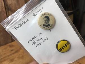 lot 261 image: 1918-1922 Hodgson for Mayor Political Buttons