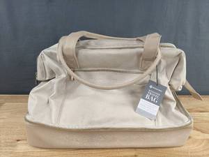 lot 41 image: Brand New Members Mark Weekender Ivory Travel Bag X