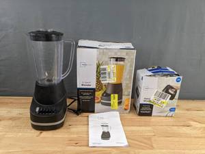 lot 72 image: Mainstays Hand Mixer and 6-Speed Blender X