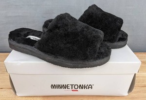 lot 107A image: Minnetonka Womens Size 8 Sheepskin Open Slide Slipper - Black N