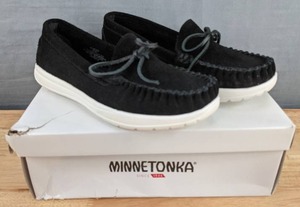 lot 109A image: Minnetonka Womens Size 8 Scout Moccasin Shoe - Black N