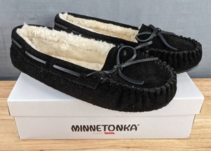 lot 148 image: Minnetonka Womens Size 10 Cally Slippers - Black N