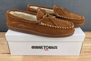 lot 73A image: Minnetonka Mens Size 9.5 Pile Lined Hardsole Slipper - Brown N