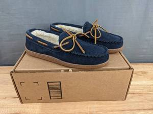 lot 102A image: NEW Mens Minnetonka Moccasins Pile Lined Hardsole Size 7 N