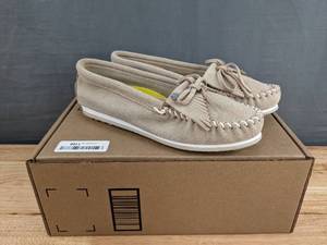 lot 119A image: NEW Womens Kilty Plus Minnetonka Moccasin Size 9 N