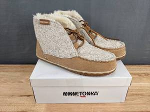 lot 41A image: NEW Womens Minnetonka Moccasins Torrey Size 11 N