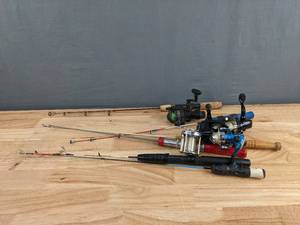lot 114 image: (6) Ice Fishing Rod and Reels K