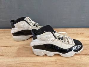 lot 58 image: Jordan 6 Rings Basketball Shoes Youth Size 6.5  K