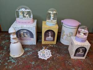 lot 487 image: A Variety of Precious Moments Items P