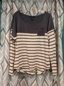 lot 489 image: New Tommy Hilfiger Womens Top Size XL P