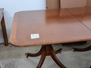 lot 762 image: Baker Furniture Historic Charleston Mahogany Dining Table Set - Table, (7) Side Chairs, (2) Arm Chairs
