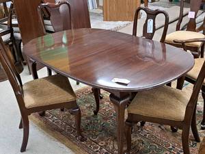 lot 765 image: Ethan Allen Wood Dining Table Set - Table, (5) Side Chairs, (1) Arm Chair, (2) Leaves