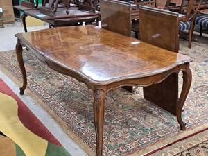 lot 778 image: Wood Dining Table with (2) Leafs