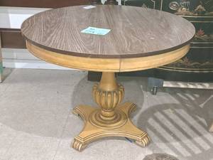 lot 773 image: Vintage Pedestal Dining Table