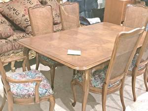 lot 771 image: Wood Dining Table Set - Table, (4) Side Chairs, (2) Arm Chairs