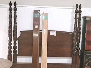 lot 786 image: King Size Bed