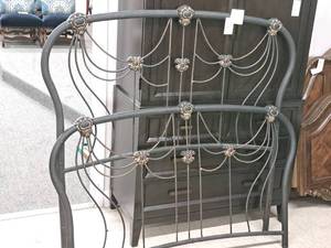 lot 799 image: Full Size Metal Bed Frame