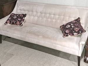 lot 810 image: 80 Living Room Sofa
