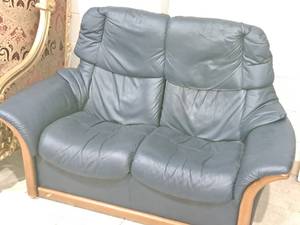 lot 812 image: Love Seat