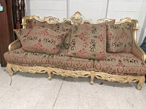 lot 809 image: 101 Living Room Sofa