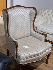 lot 816 image: Vintage Kaylyn Formal Living Room Arm Chair