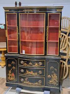 lot 823 image: Drexel Display Cabinet