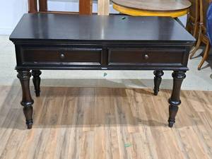 lot 821 image: Wood Side Table 2-drawer