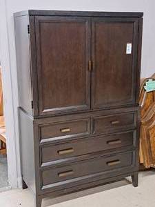 lot 825 image: Armoire 2-piece