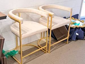 lot 842 image: Lot of (2) Lounge Arm Chairs