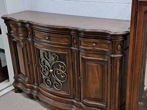 lot 834 image: Pulaski Wood Buffet Table 2-door3-drawer