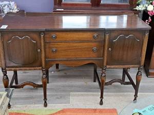 lot 854 image: Vintage Buffet Table